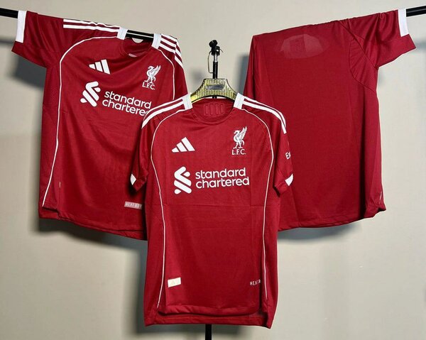 Maillot de football rouge et blanc