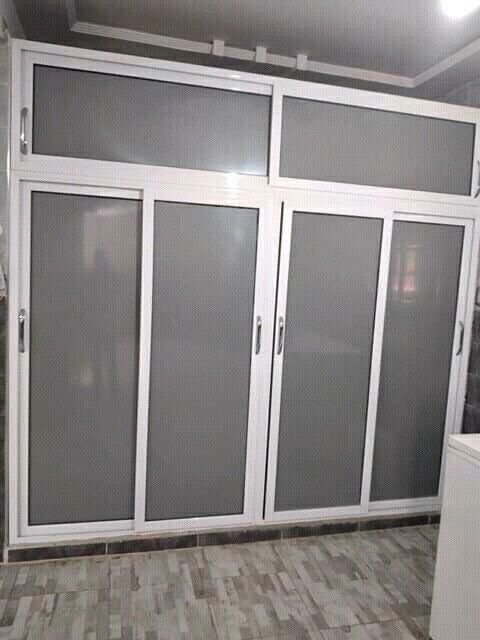 Armoire moderne portes coulissantes
