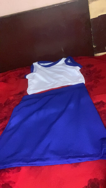 Robe de sport bleu et blanc