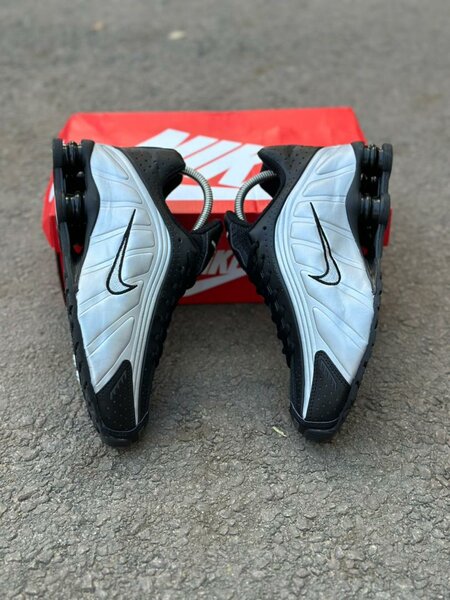 Chaussures Nike Shox R4