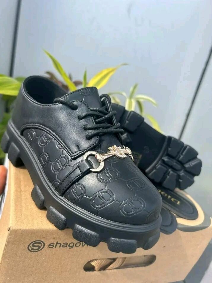 Chaussures noires Shagovia élégantes