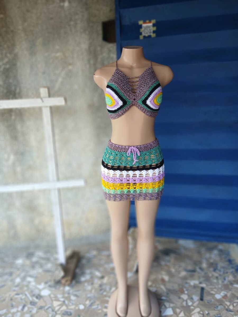 Mini jupe et haut crochets