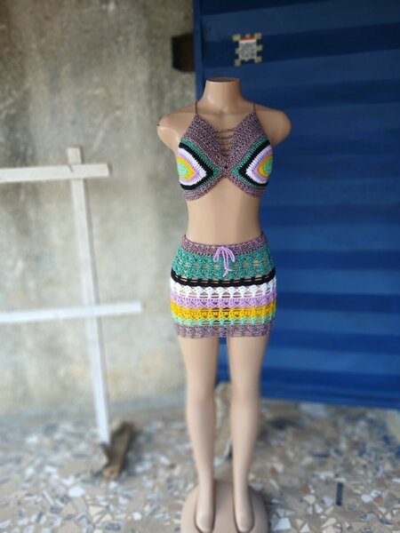Mini jupe et haut crochets