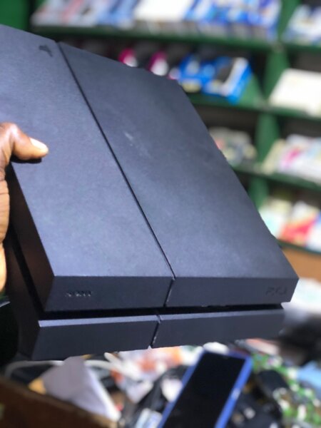 Ps4 disponible avec 8 jeux
