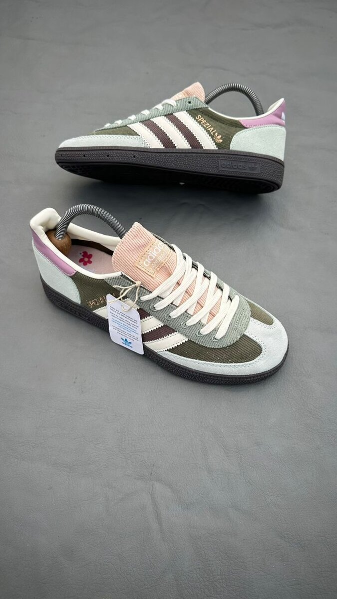 Baskets Adidas rétro stylées