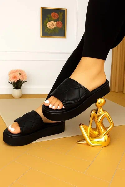 Sandales compensées élégantes