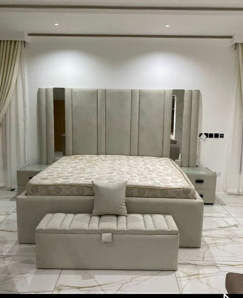 Lit élégant avec banc intégré