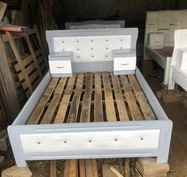 Lit gris avec rangements intégré