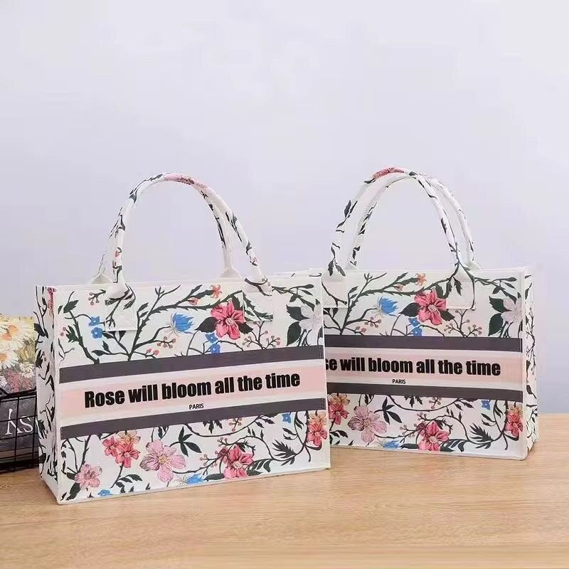 Sac en papier floral élégant