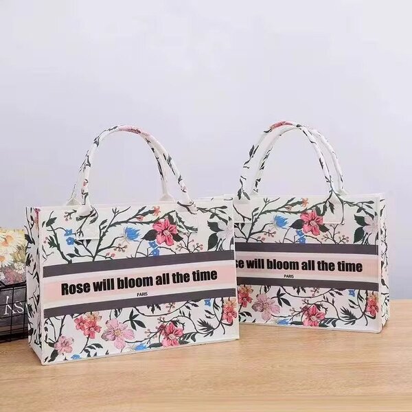 Sac en papier floral élégant