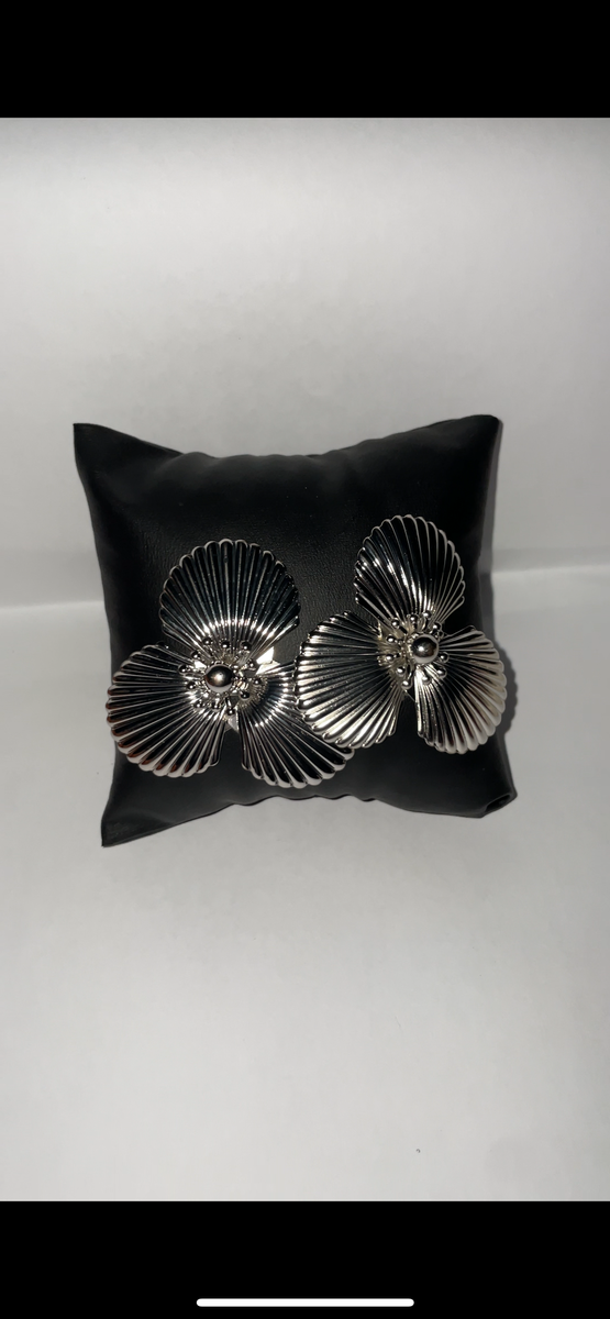 Boucles d'oreilles florales métalliques