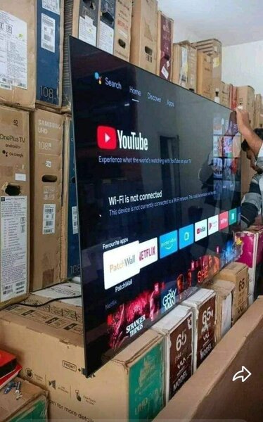 Console PS4 avec manette et jeu GTA V