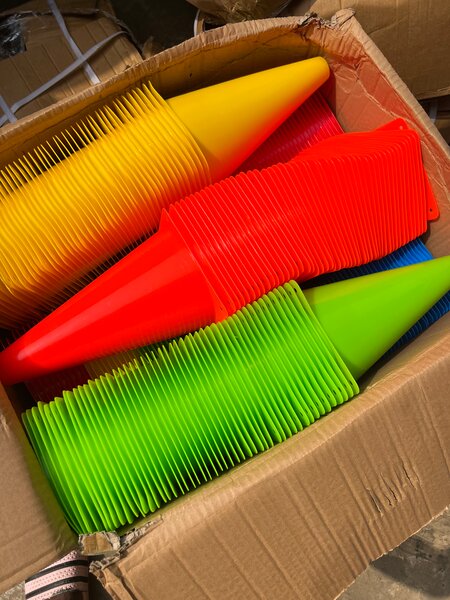 Cônes d'entraînement colorés