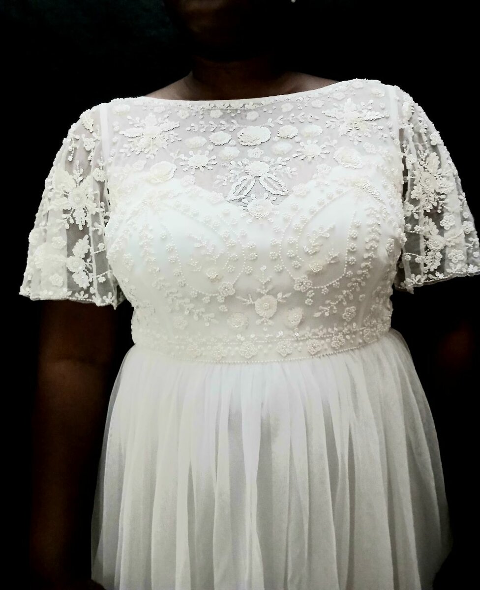 Robe de Mariée en Dentelle Élégante