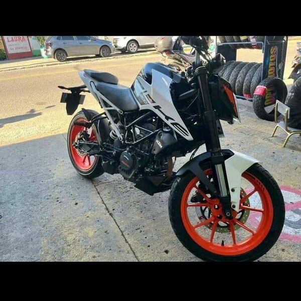 Moto KTM duke 200