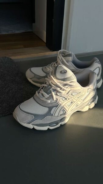 Baskets ASICS confort sportif