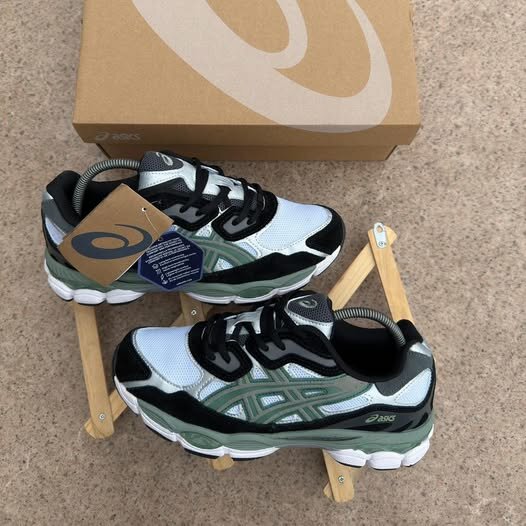 Chaussures ASICS