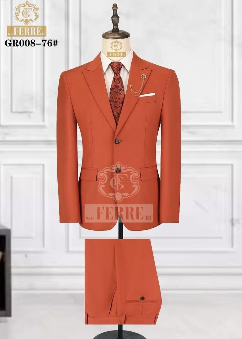 Costume élégant homme moderne