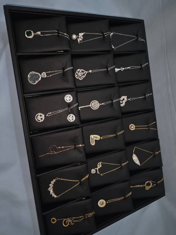 Élégants colliers en or et argent