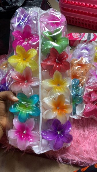 Pinces à cheveux en fleur colorées