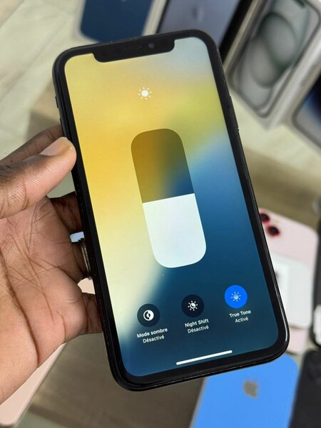 iPhone XR Noir 64Go Débloqué