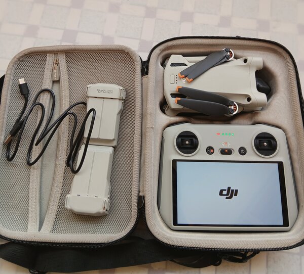 Drone DJI Mini 3 avec télécommande et accessoires