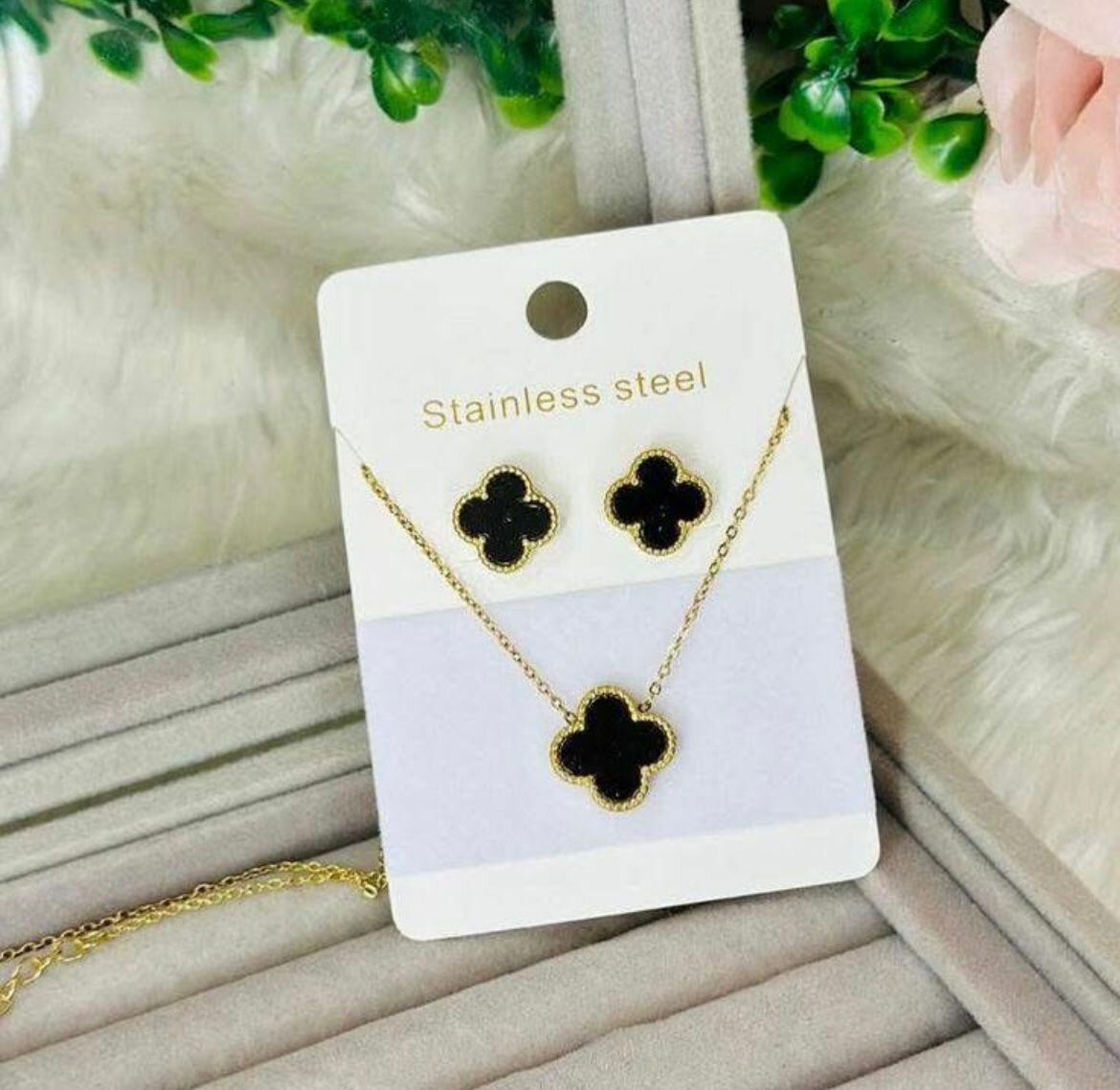 Bijoux en acier inoxydable élégant