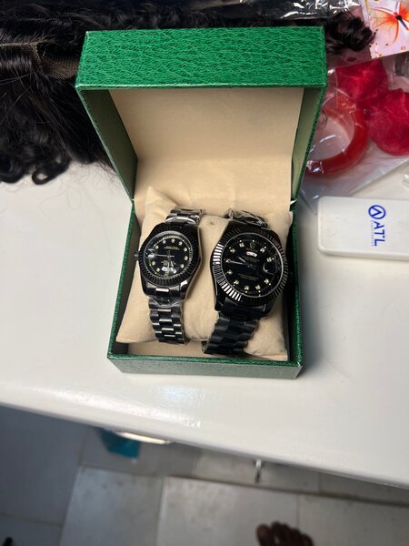 Montres assorties élégantes