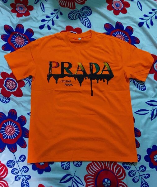 T-shirt orange style graffiti