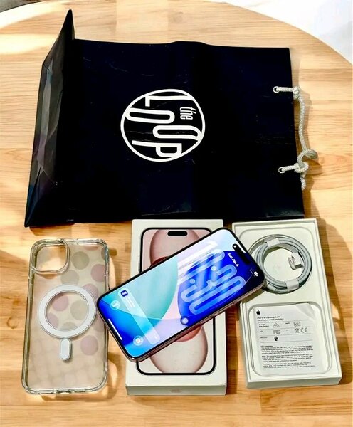 iPhone 13 Rose avec Accessoires