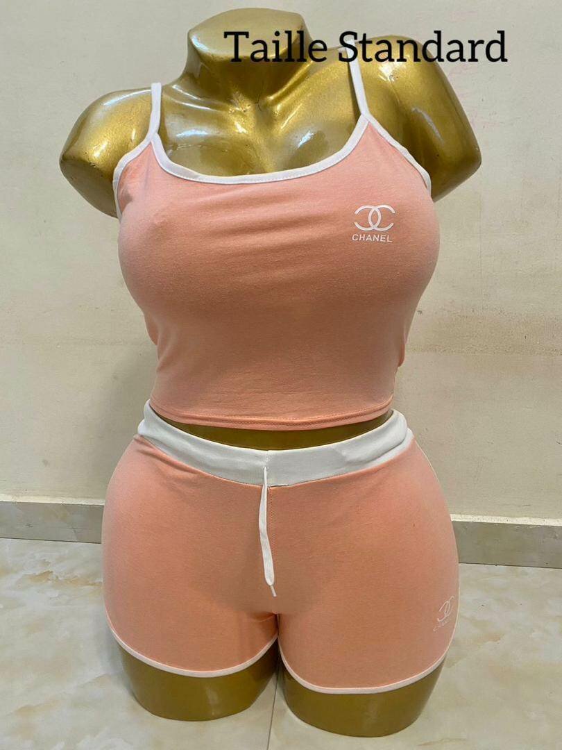 Ensemble de sport femme moderne