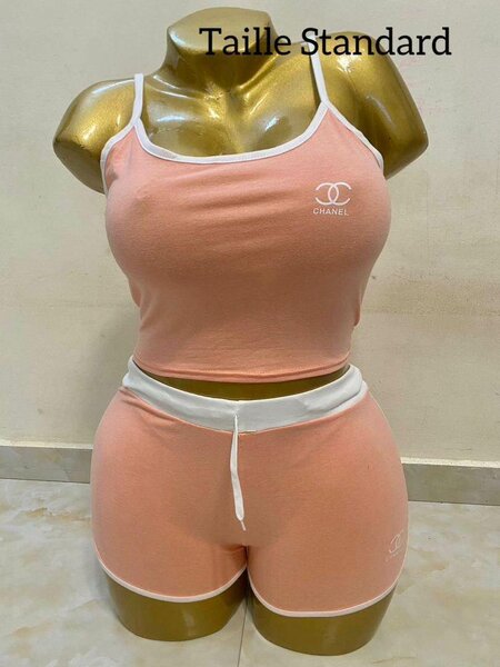 Ensemble de sport femme moderne