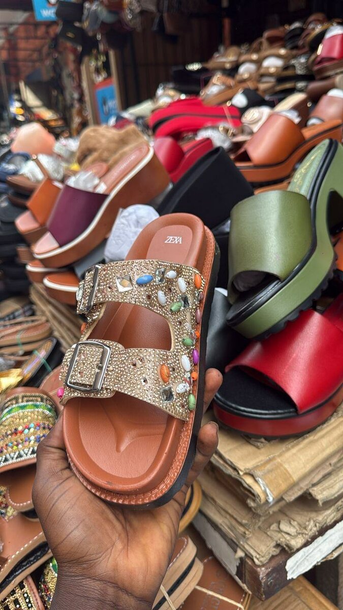 Sandales à boucles pour femmes