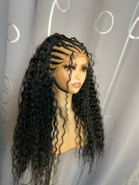 Perruque ondulée noire