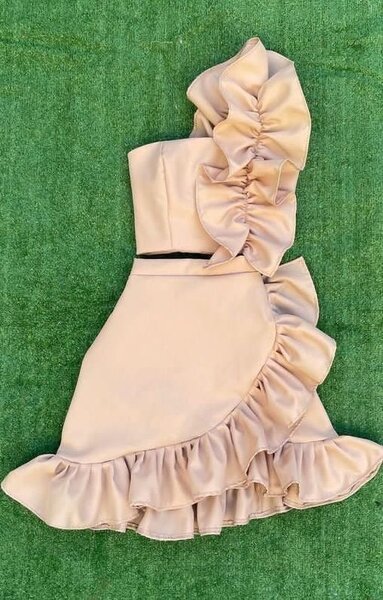 Robe élégante à volants