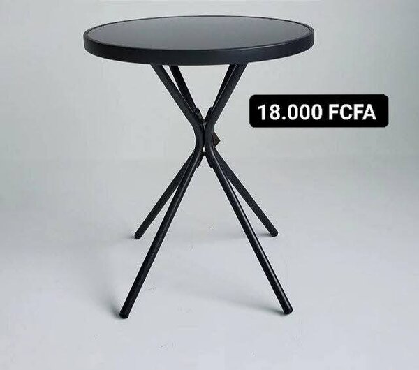 Table basse ronde en métal noir