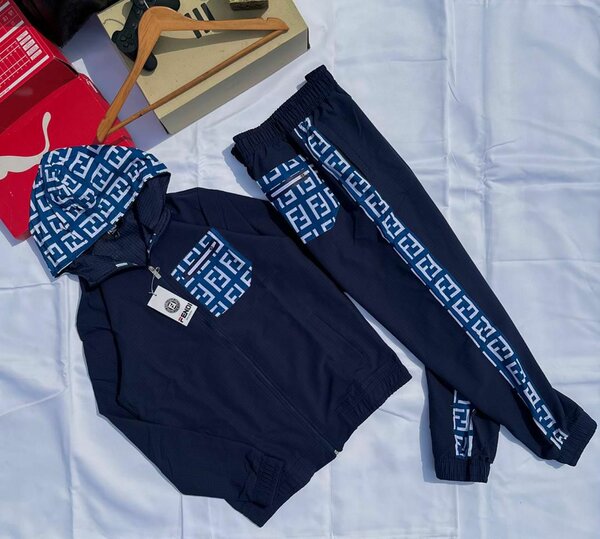 Survêtement à capuche tendance