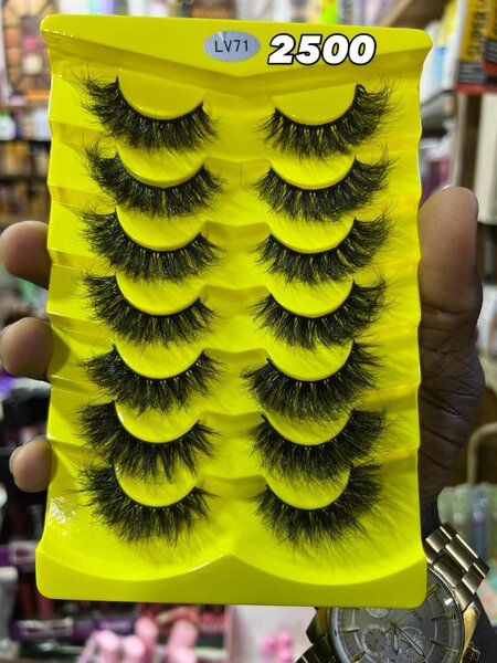 Faux cils volumineux 3D