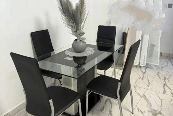 Table et chaises salle à manger moderne