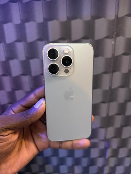 iPhone moderne argenté