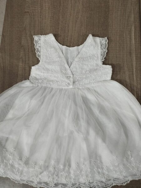 Robe Blanche Bébé Élegante