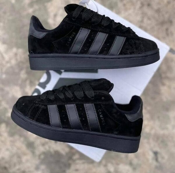 Chaussures Noires en Suède