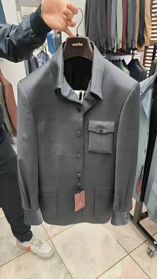 Costume élégant pour hommes