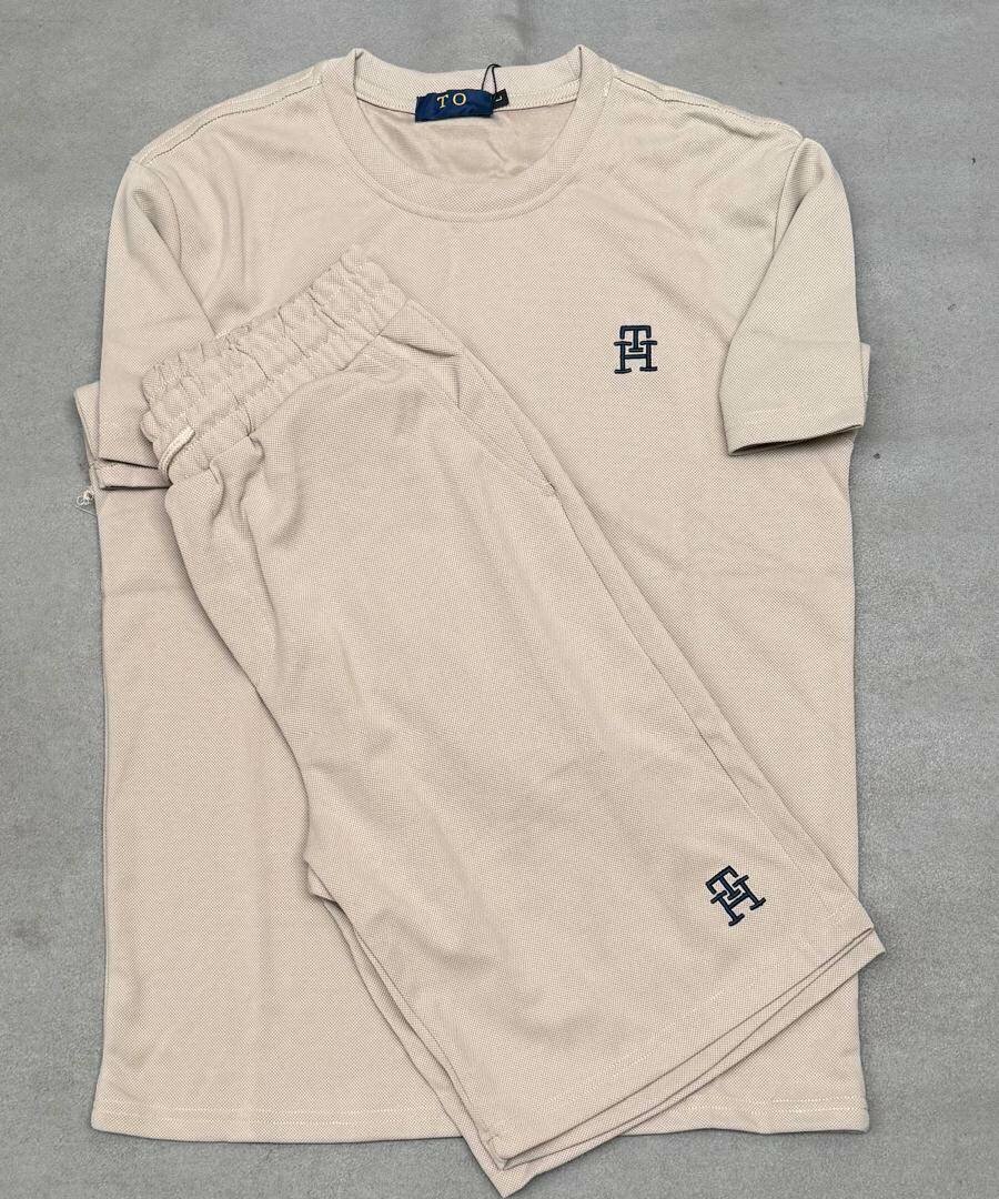 Ensemble de t-shirts et shorts