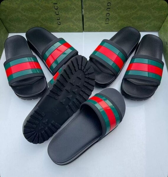 Tongs de marque élégantes