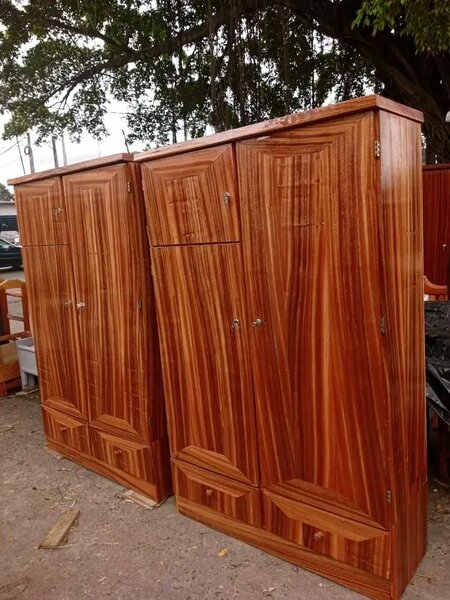 Armoire en bois moderne