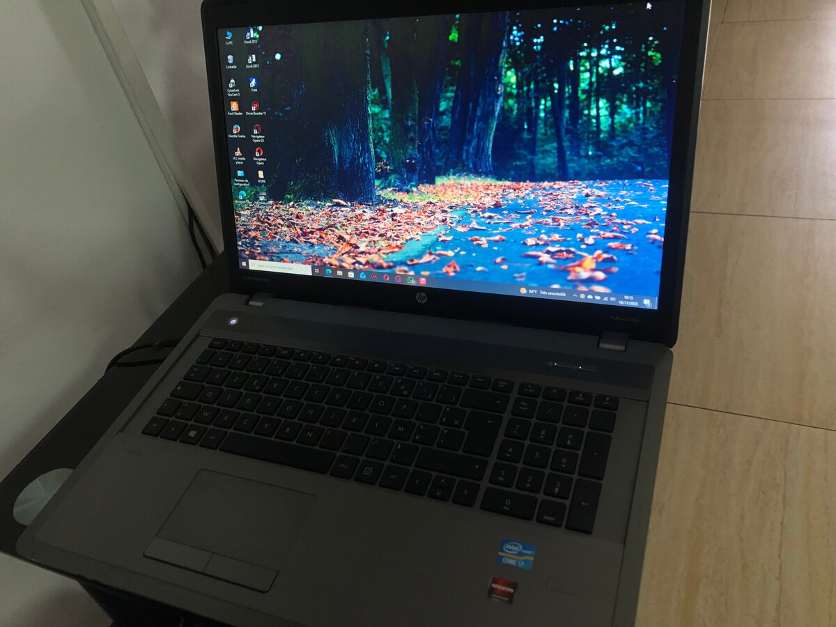 HP Laptop Core i7 Radeon