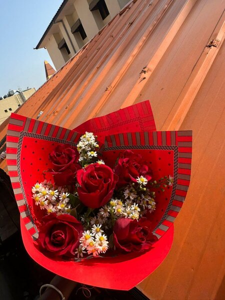 Coffret Ferrero Rocher et Bouquet de Roses