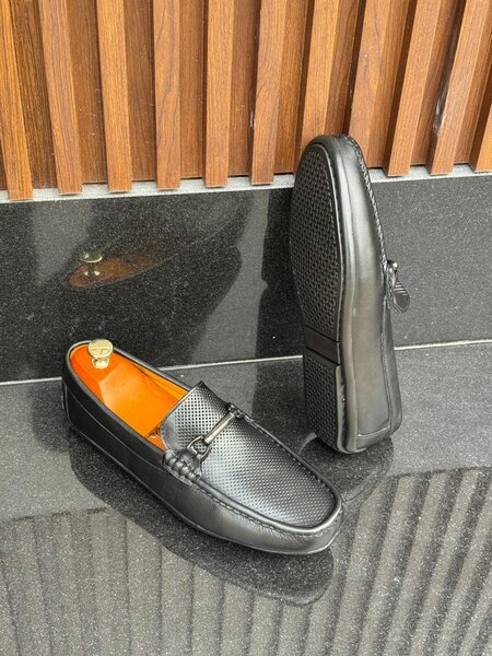 Mocassins en cuir noir élégants