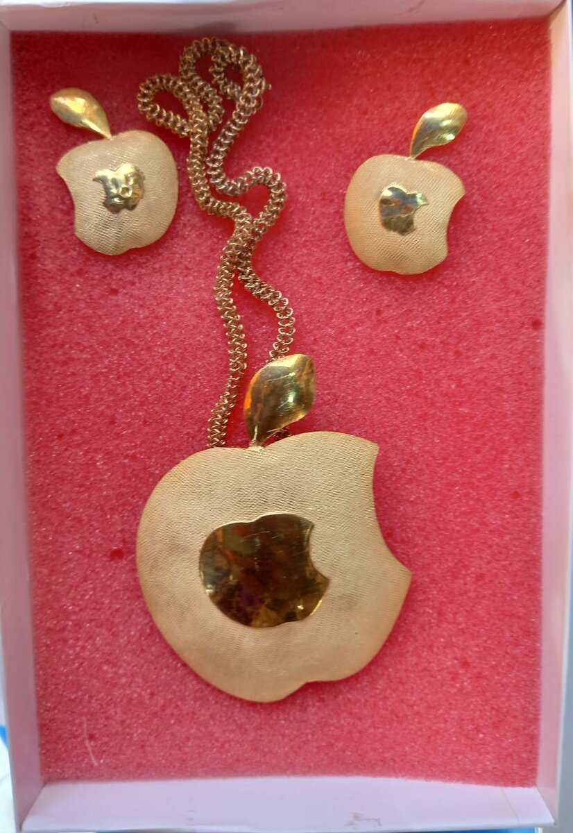 Parure Pomme Dorée Élégante